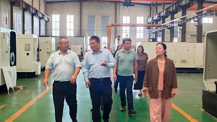 Užjūrio klientai apsilanko Qiansheng sunkiosios pramonės gamykloje ir atlieka patikrinimą vietoje
